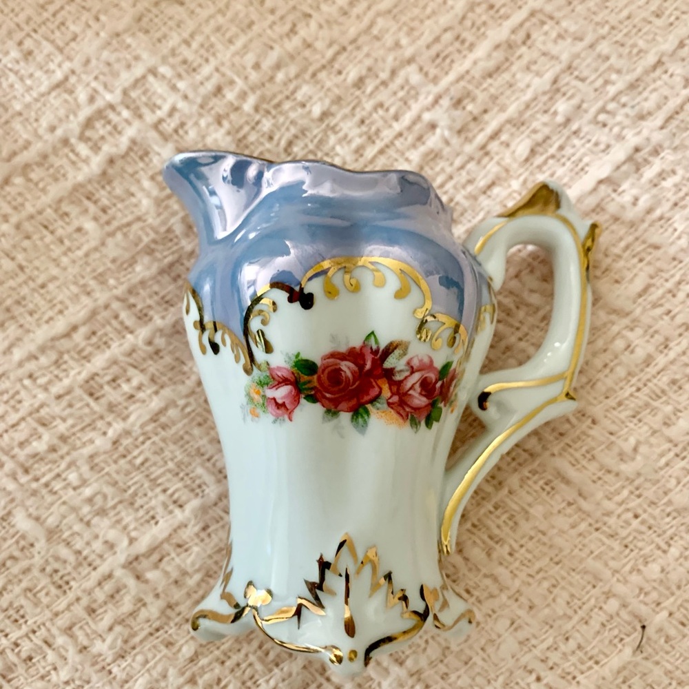 LN- Elegant Blue and Gold Porcelain 5 Piece Tea Set. A perfect decor piece. - Picture 8 of 16